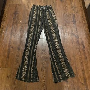 Charlotte Russe flare leggings patterned